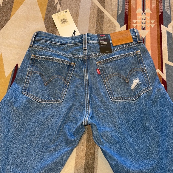 Levi’s premium wedgie fit jeans - Picture 13 of 16